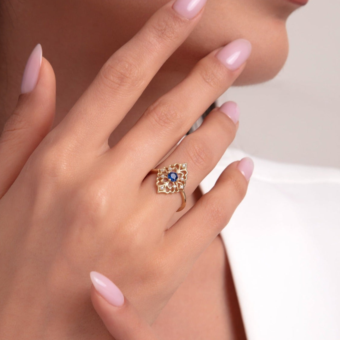 14K Gold Floral Filigree Ring with Blue Sapphire – Vintage Statement Cocktail Ring