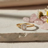 14K (585) Gold Baguette Halo Ring – Zarte Kordel-Schiene | Vintage-inspirierter Verlobungsring