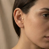 Brinco de Tragus em Ouro Maciço 14K com Borboleta – Prego Minimalista para Cartilagem
