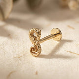 Orecchino Tragus Cavalluccio Marino in Oro Massiccio 14K – Unico Piercing per Cartilagine