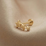 Pendiente de Tragus de Triple Estrella de Oro Macizo 14K – Joyería de Cartílago Celestial