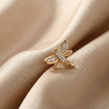 Brinco de Tragus em Ouro Maciço 14K com Borboleta – Joia Delicada para Piercing na Cartilagem