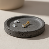 Orecchino a bottone minimalista Tragus in cristallo solido oro 14K BRK2