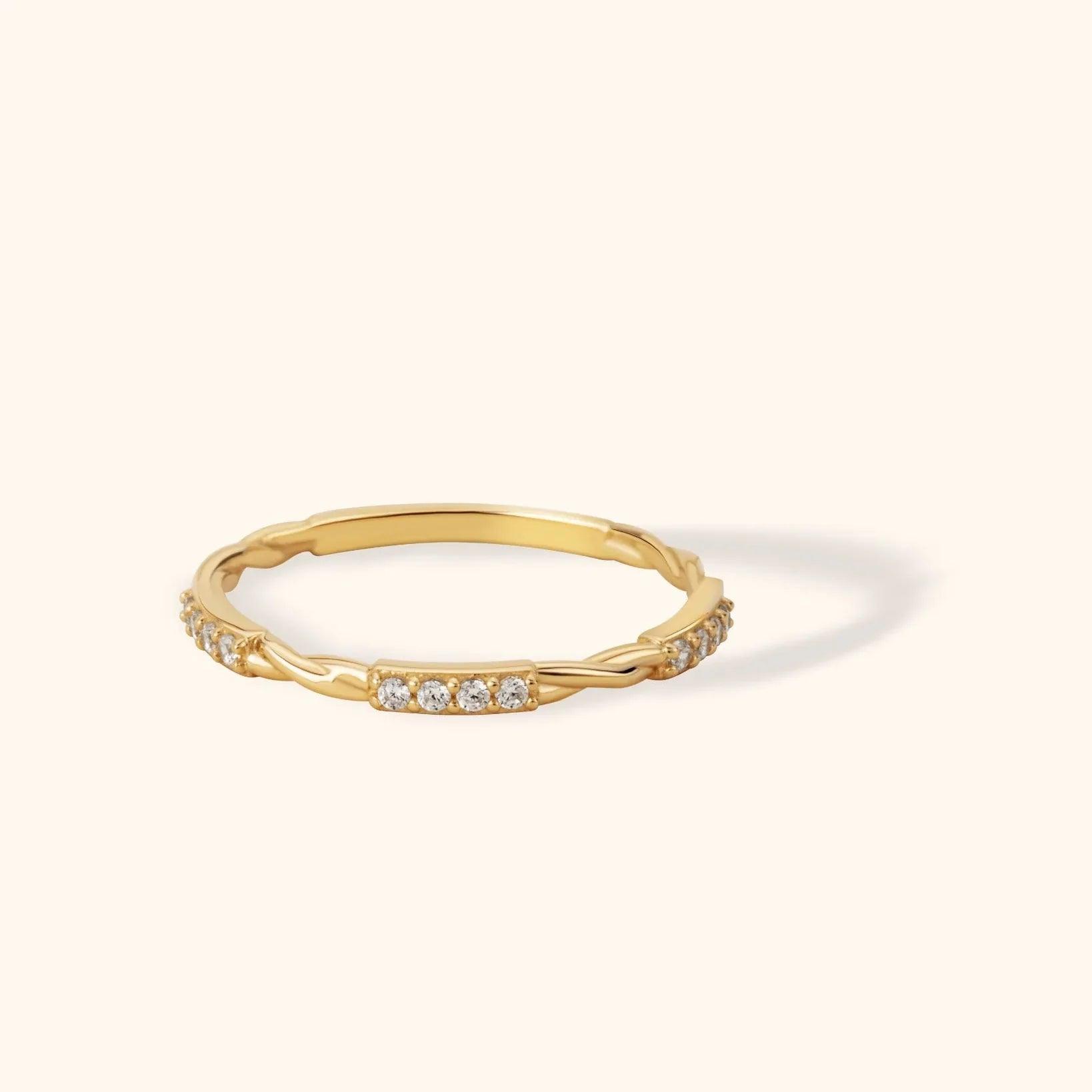 14K gold twisted rope ring with central and side diamonds, elegant and delicate stacking design