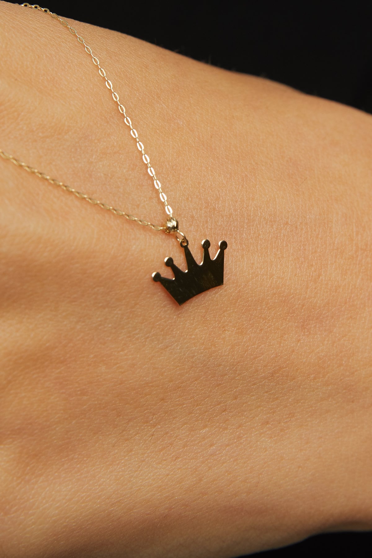 14K gold necklace with a polished crown-shaped pendant